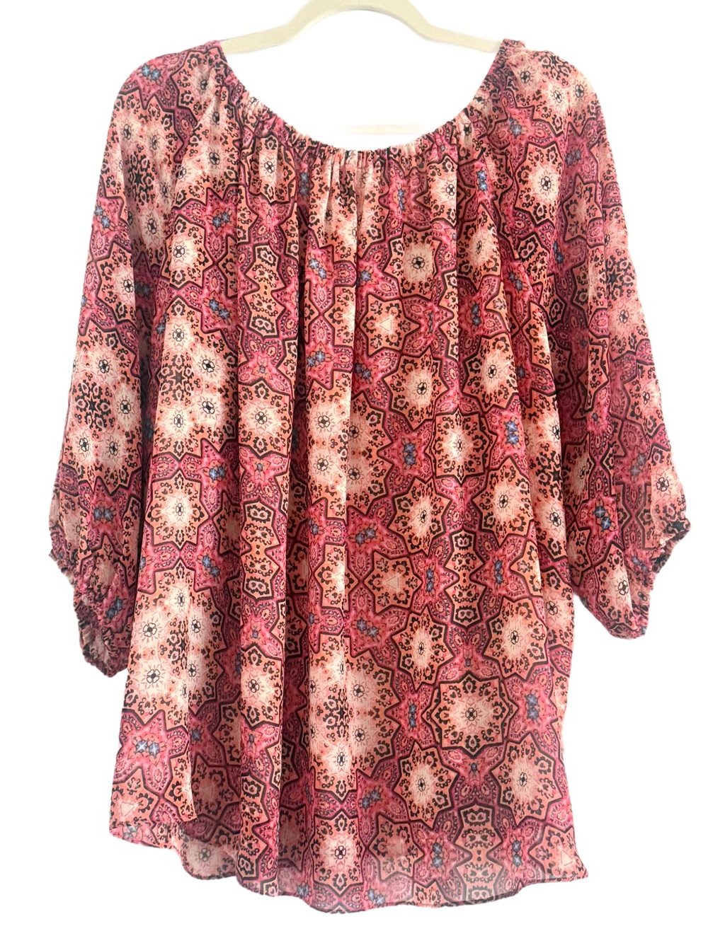 π Vince Camuto Pink Printed Peasant Tunic - Picture 2 of 8